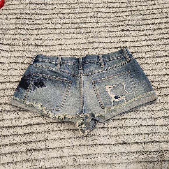 Button Down embroidered Abercrombie jean shorts size 29! - Picture 7 of 10